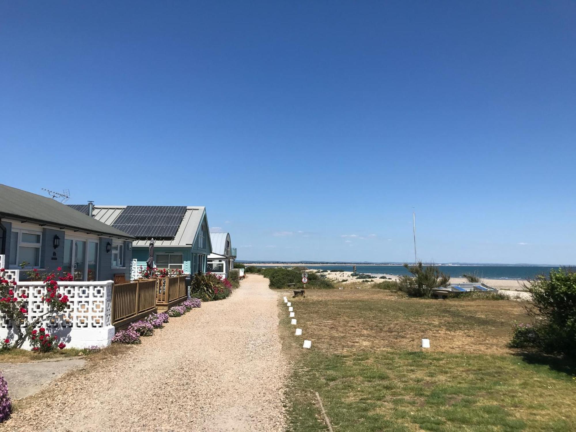 Stay At 'The Elms' In Tranquil Church Norton, Selsey - Ground Floor Bedroom, Own Private Bathroom, Quiet Beach, 2 Acre Garden By The Sea, On Edge Of Wildlife Nature Reserve Ngoại thất bức ảnh