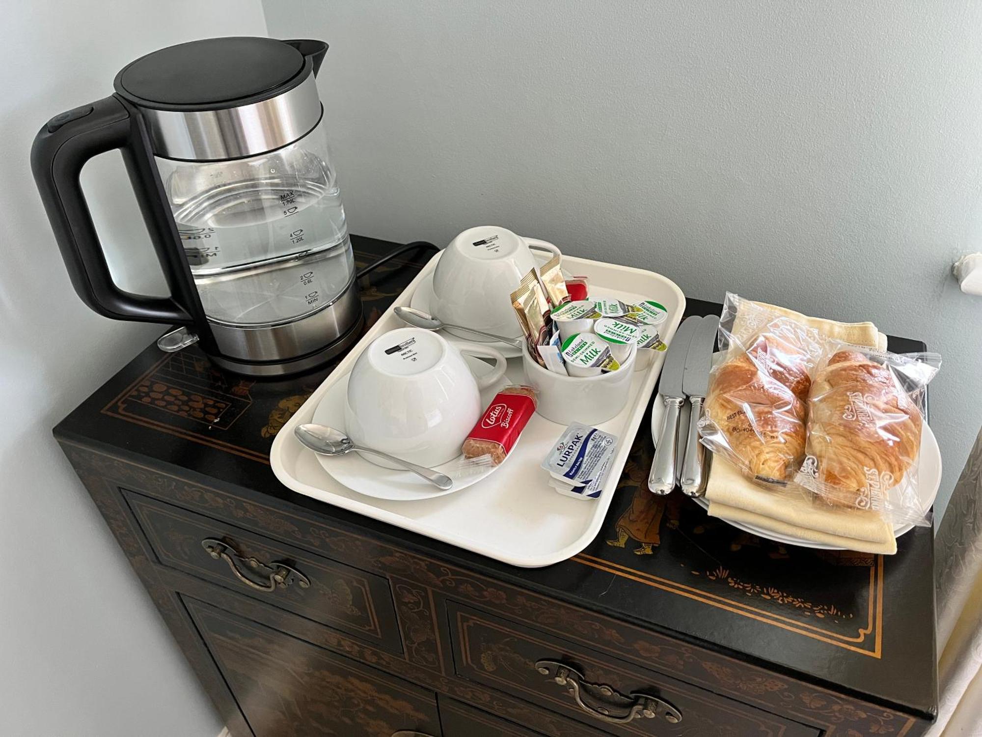 Stay At 'The Elms' In Tranquil Church Norton, Selsey - Ground Floor Bedroom, Own Private Bathroom, Quiet Beach, 2 Acre Garden By The Sea, On Edge Of Wildlife Nature Reserve Ngoại thất bức ảnh