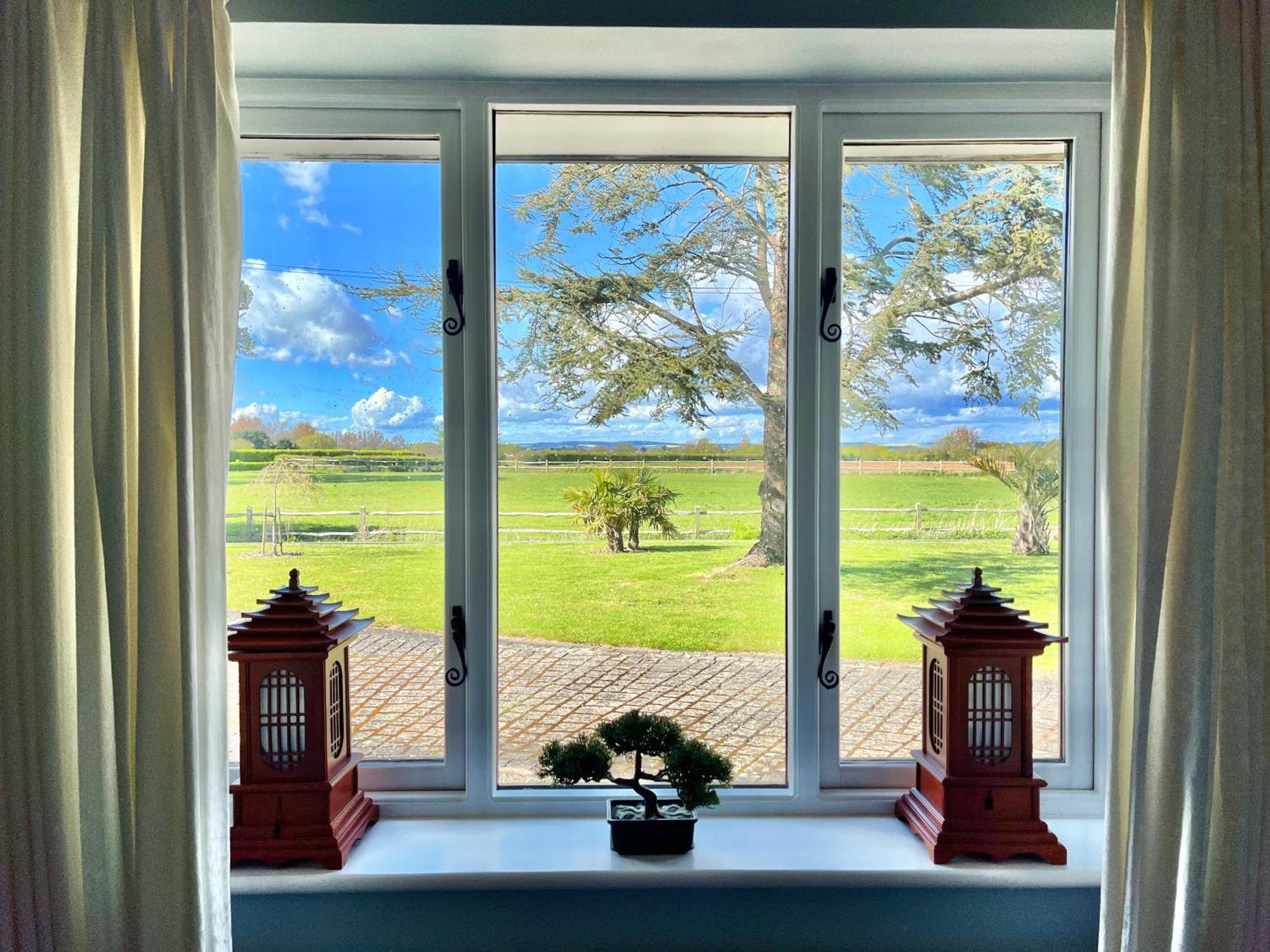 Stay At 'The Elms' In Tranquil Church Norton, Selsey - Ground Floor Bedroom, Own Private Bathroom, Quiet Beach, 2 Acre Garden By The Sea, On Edge Of Wildlife Nature Reserve Ngoại thất bức ảnh