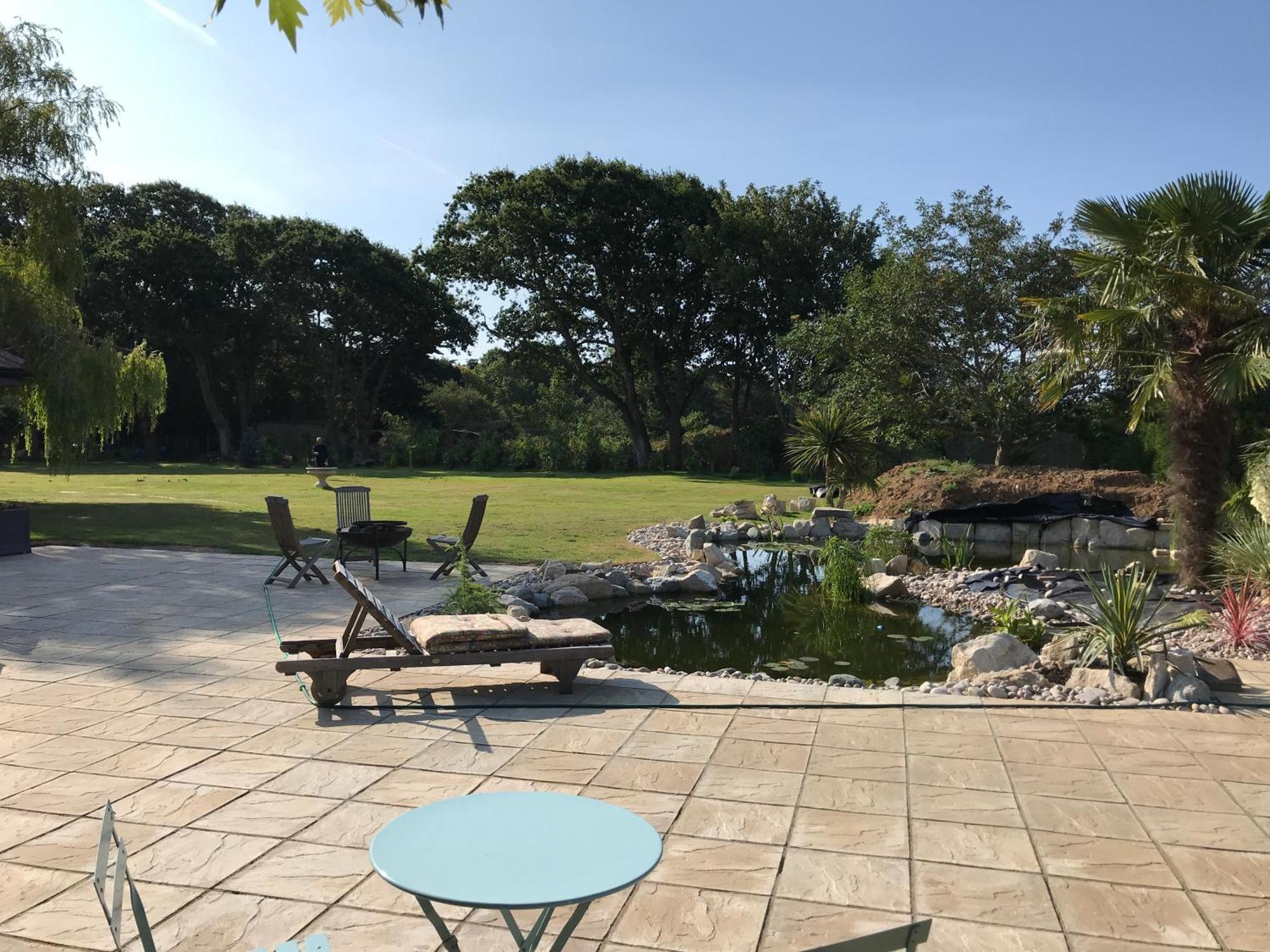 Stay At 'The Elms' In Tranquil Church Norton, Selsey - Ground Floor Bedroom, Own Private Bathroom, Quiet Beach, 2 Acre Garden By The Sea, On Edge Of Wildlife Nature Reserve Ngoại thất bức ảnh